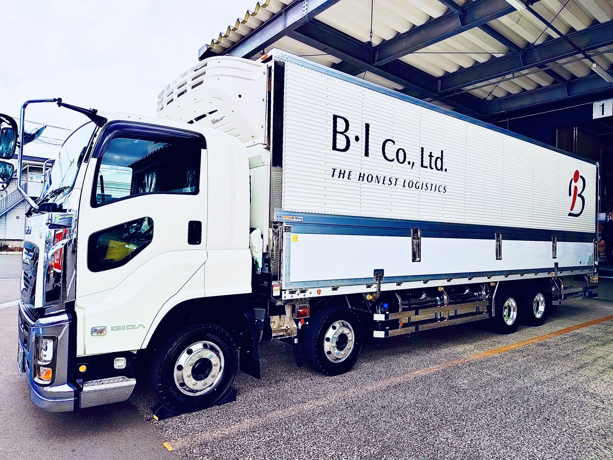 新デザインのトラックが納車となりました