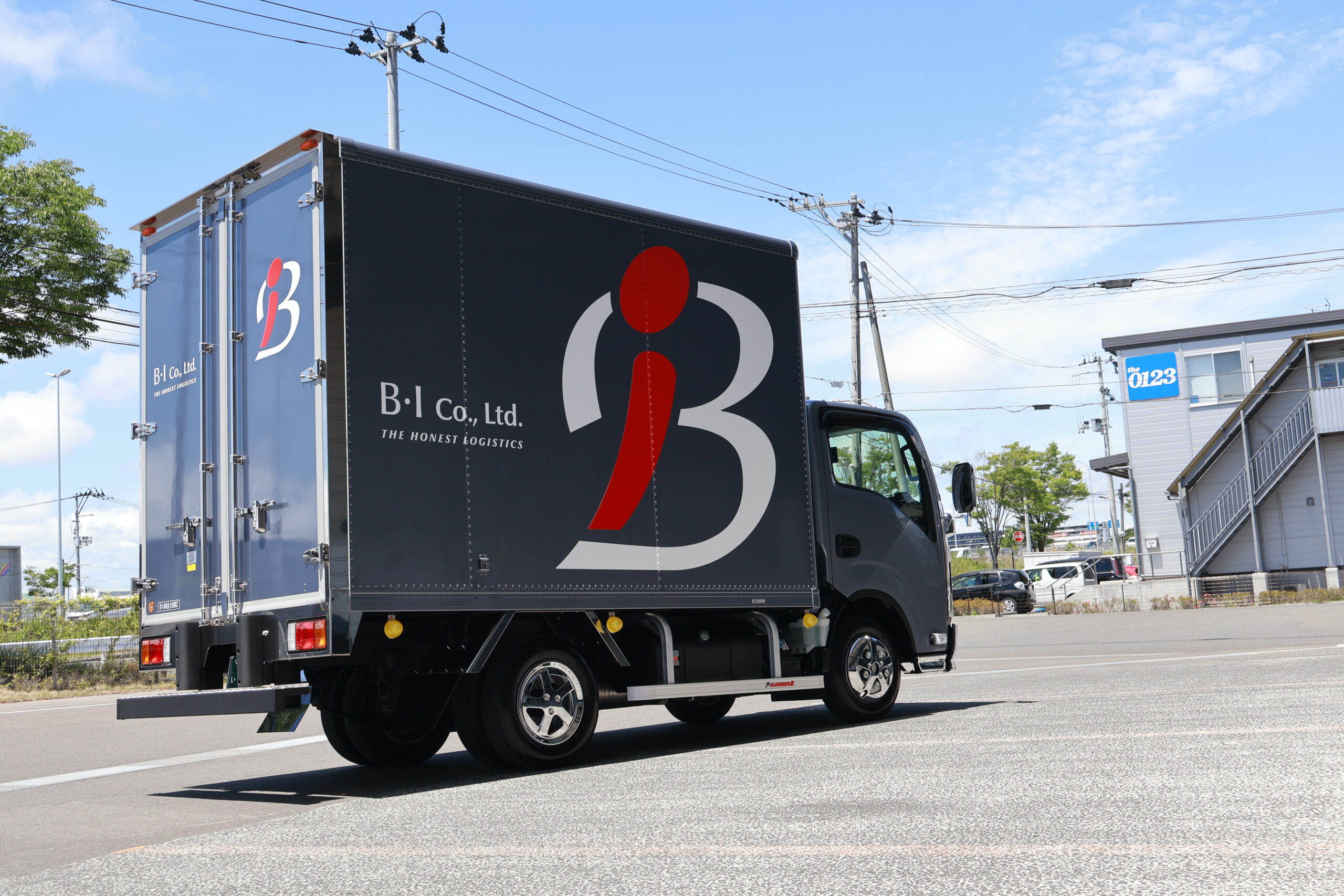 【新型BEV】これからの物流業界を支える１台！話題の『ELFmio（エルフミオ）』が納車となりました。